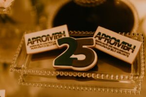 Leia mais sobre o artigo Festa 25 anos da APROM  e homenagem aos Procuradores Aposentados